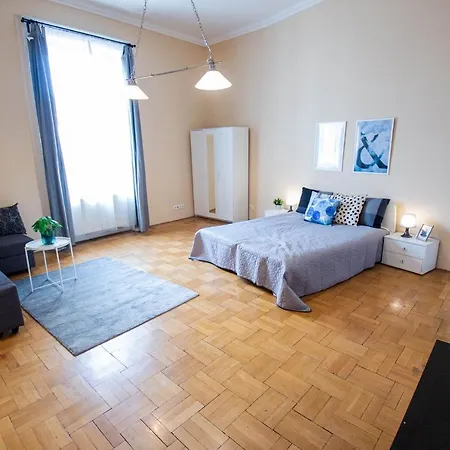 Huge 5 In Center דירה